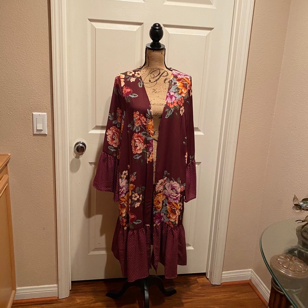 Burgundy floral print kimono - Picture 2 of 7